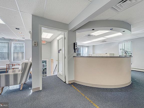 5th image of 535 Monmouth St