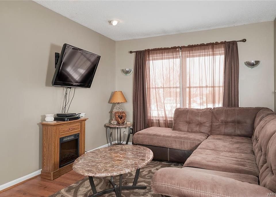 1st image of 8 Cathedral Ct