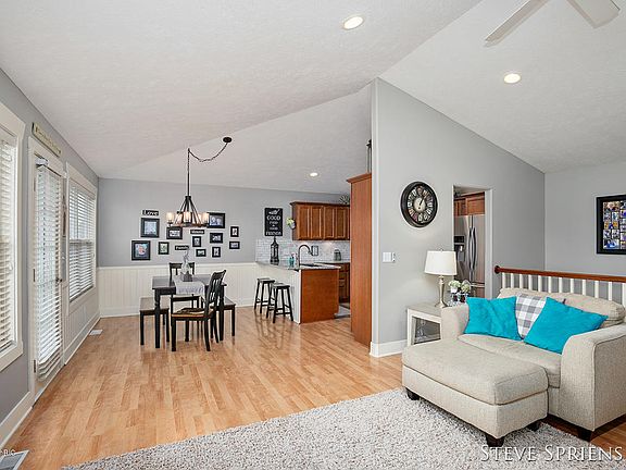 5th image of 3525 Tearose Dr
