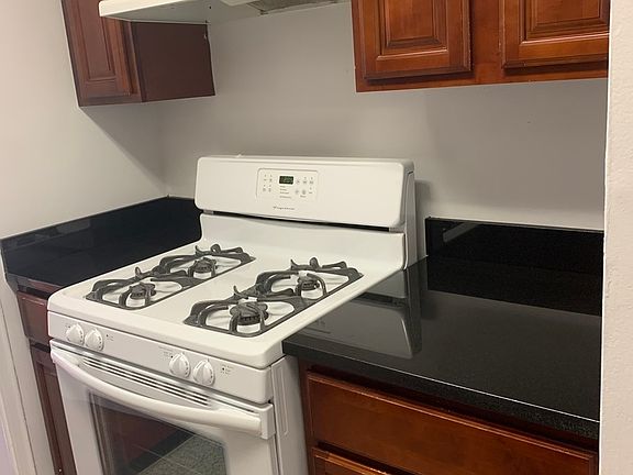 5th image of 279 E 44th St APT 15L