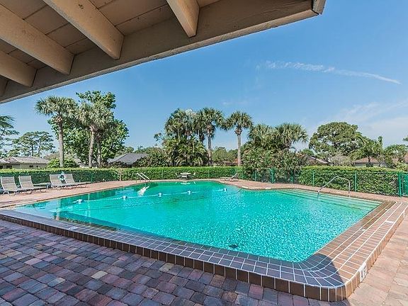 3rd image of 124 Prestwick Cir #124