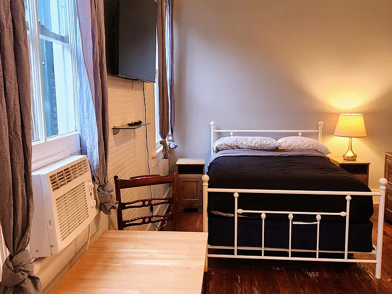 828 Mazant St #B — Photo 3