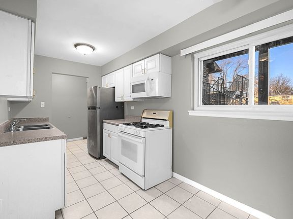 2nd image of 1845 Whitechapel Dr Unit 1E
