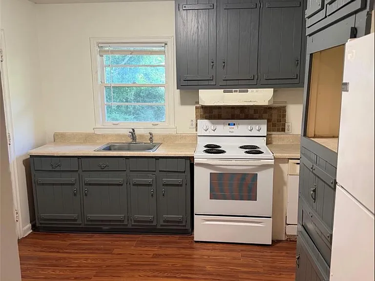 828 Catherine St — Photo 2