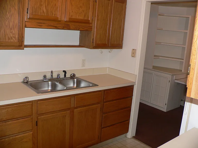1560 E. Broad St. — Photo 63
