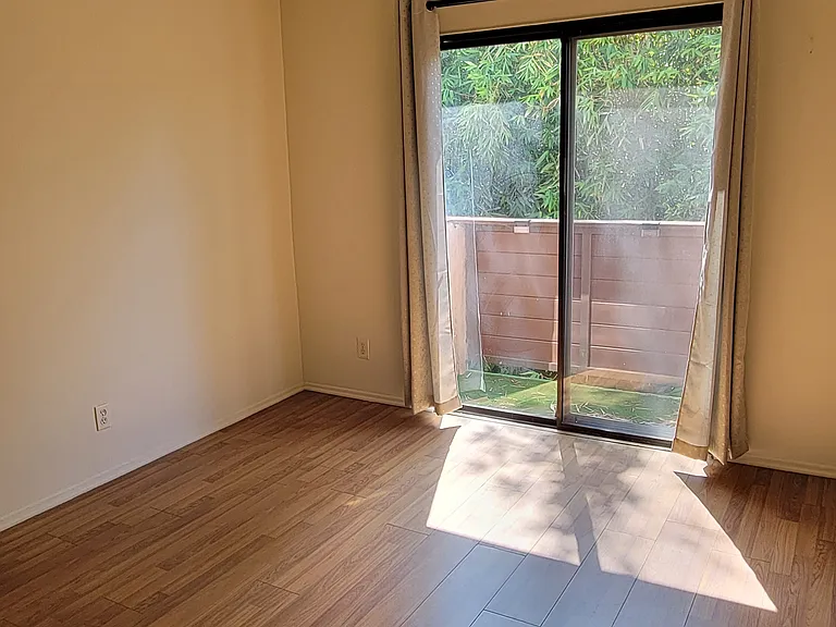 1002 N Sanborn Ave #205 — Photo 9