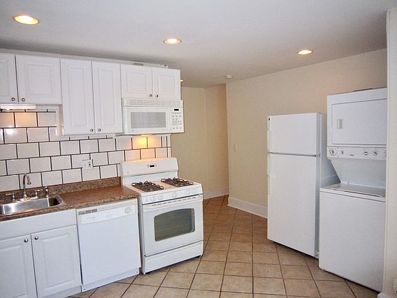 2nd image of 809 N Van Buren St APT 2