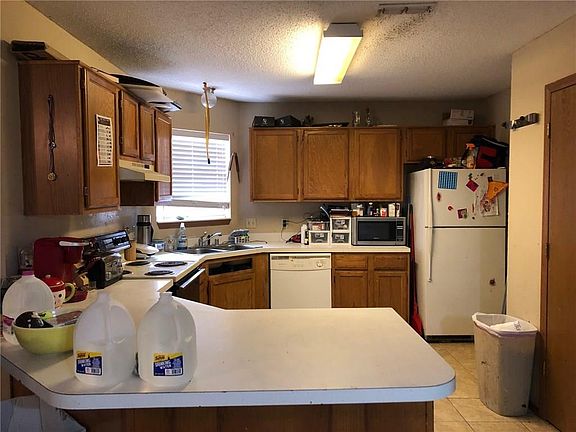 3rd image of 1920 N Pine Valley Dr