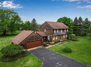 3620 Checkered Tavern Rd, Lockport, NY 14094