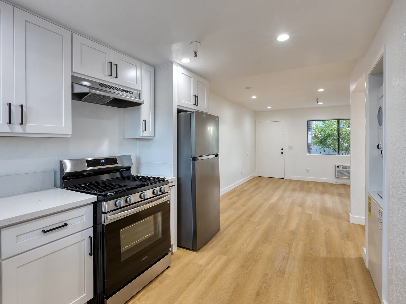 2 bed, 850 sqft, $2,295 — Photo 4