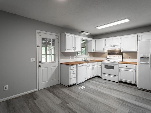 2nd image of 3744 Anderson Ave #3748