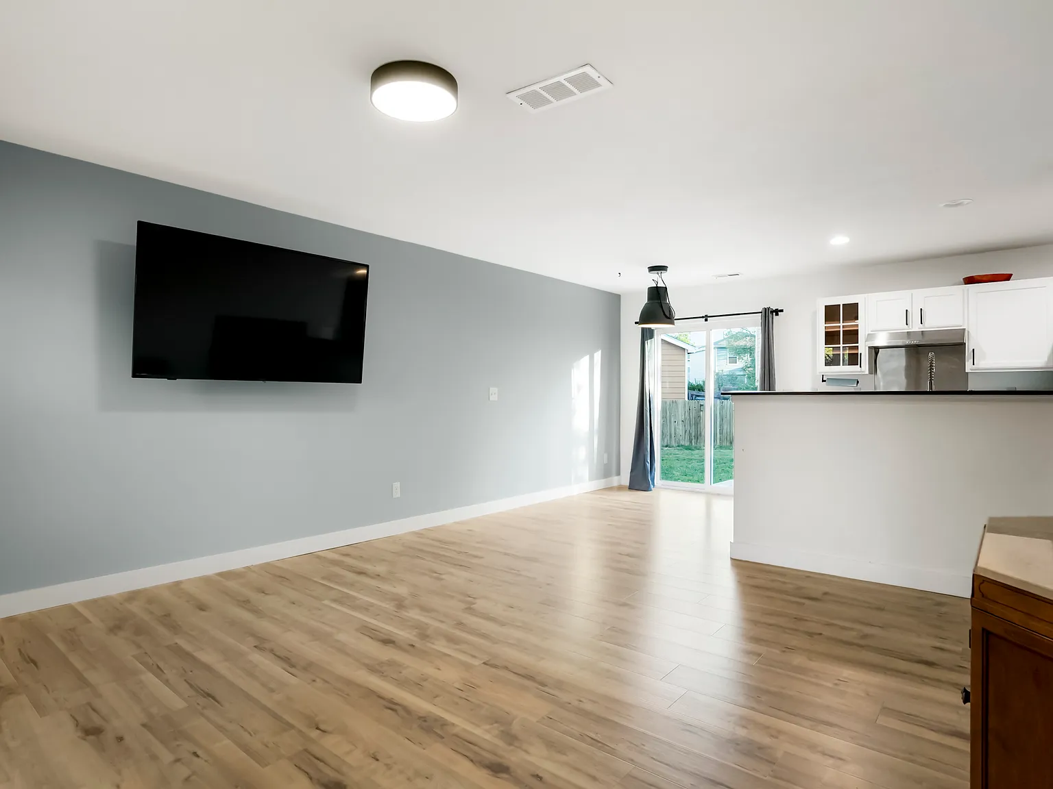 4337 W Kenyon Ave — Photo 3