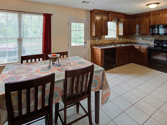 5th image of 2714 Summer Creek Dr