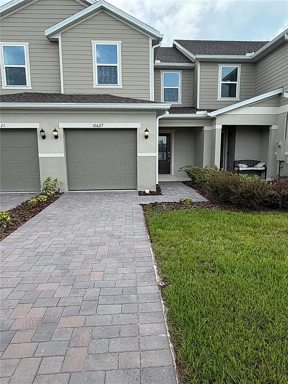 3 bed, 2.5 bath, 1685 sqft, $2,350 — Photo 2