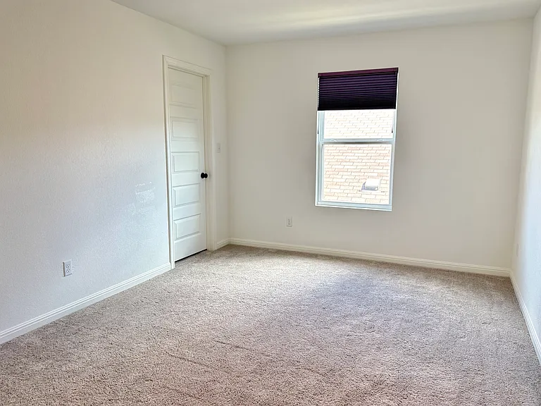2609 Danbury Ln — Photo 16