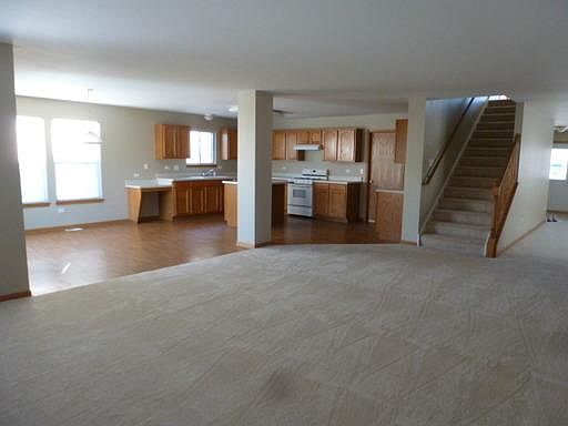 4th image of 1010 Butterfield Cir W