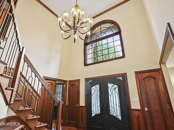 5th image of 211 Bennington Road