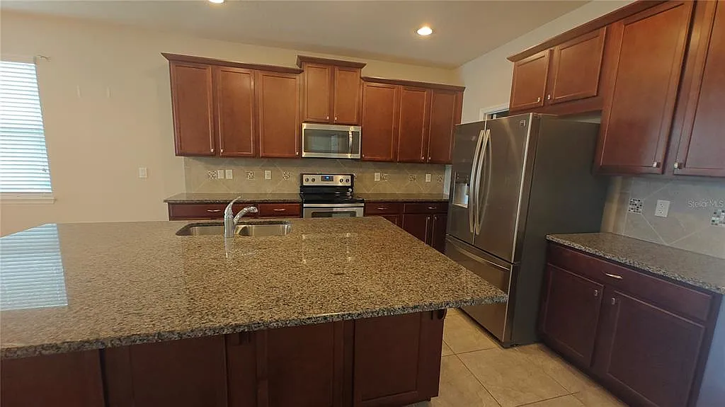 4 bed, 4.0 bath, 2811 sqft, $3,299 — Photo 3