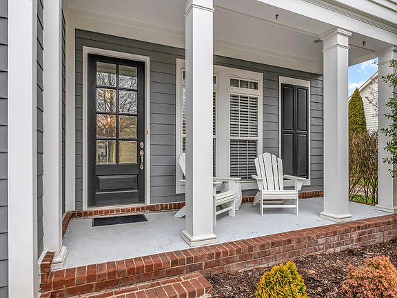 4th image of 587 Marigold Dr