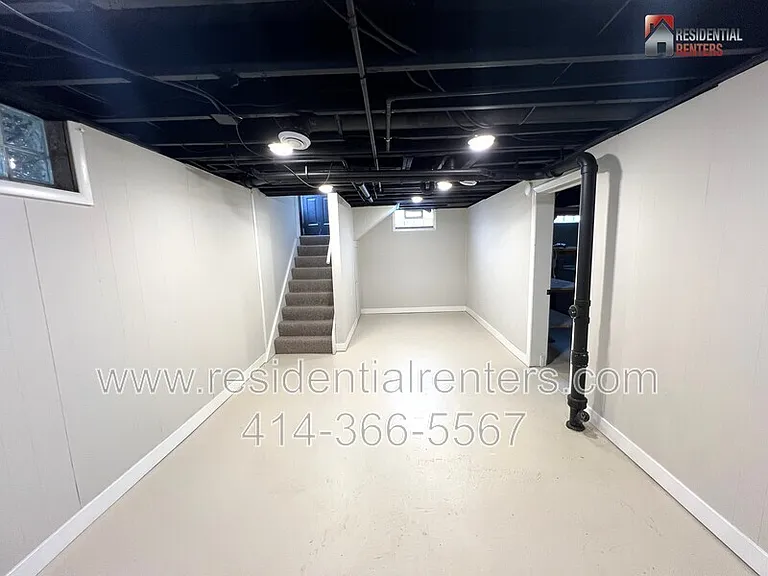 10918 W Wells St — Photo 15