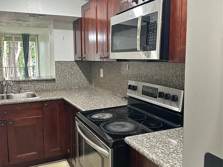 9250 Fontainebleau Blvd #202 — Photo 11