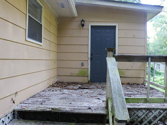 5th image of 117 Thorn Hill Dr