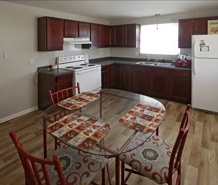 Bay Terrace — Photo 2