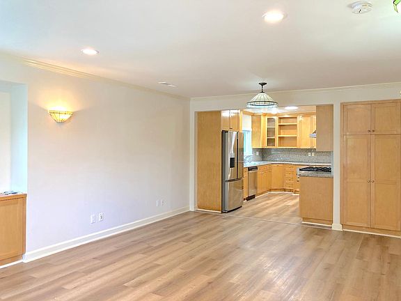 3rd image of 801 N Fuller Ave