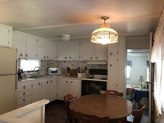 5th image of 15 Stephens Ave