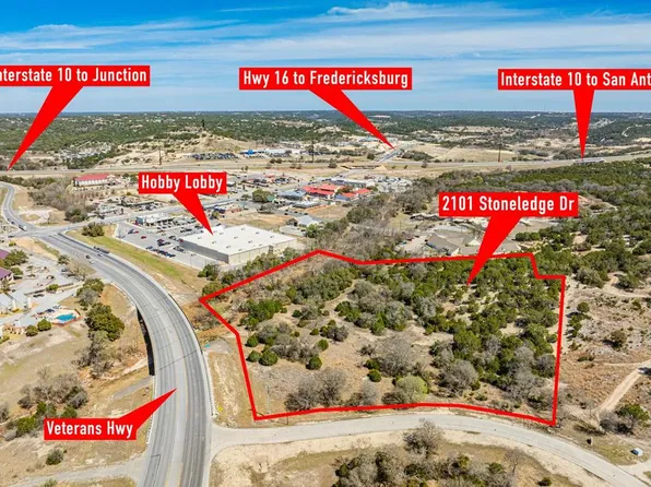 2101 Stoneledge Dr N, Kerrville, TX 78028