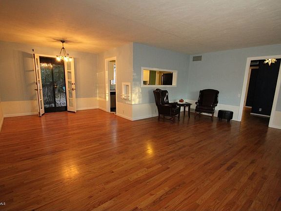2nd image of 409 S Stratford Dr