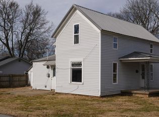 933 S Rinker Ave, Aurora, MO 65605