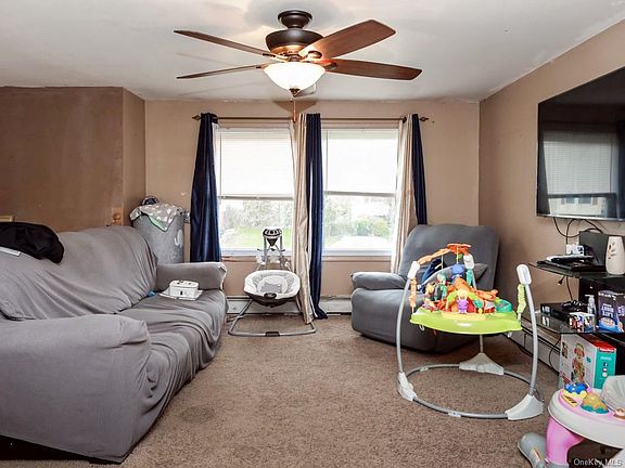 4th image of 14 Oak Ln