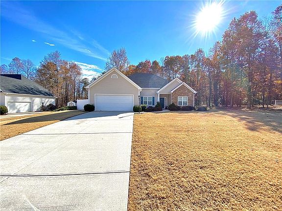 2nd image of 30 Green Cove Ct