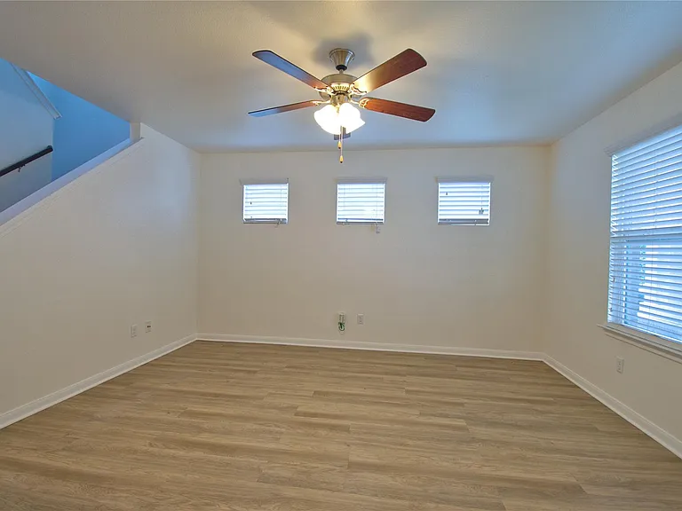 4711 Giordano Dr — Photo 3