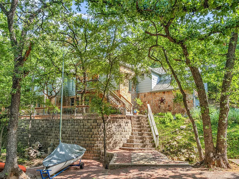100 N Edgewater Dr — Photo 3