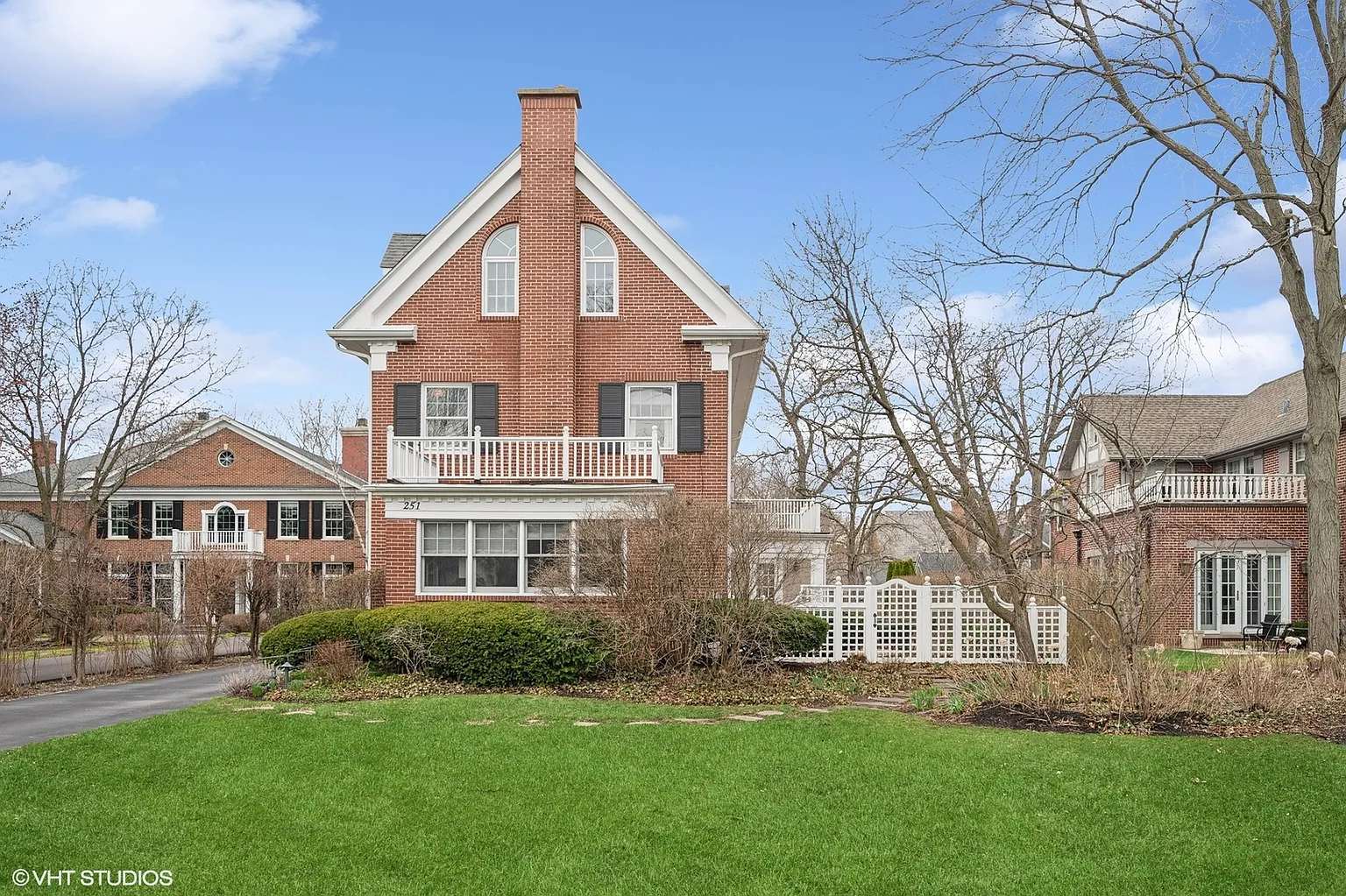 251 Scott Ave photo 1
