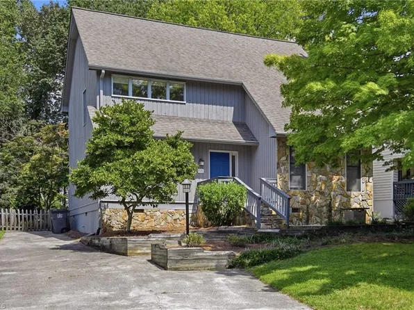58 Carrisbrooke Ln, Winston Salem, NC 27104
