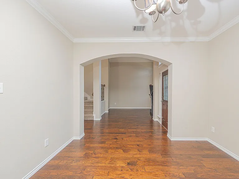 2404 Heather Glen Dr — Photo 5
