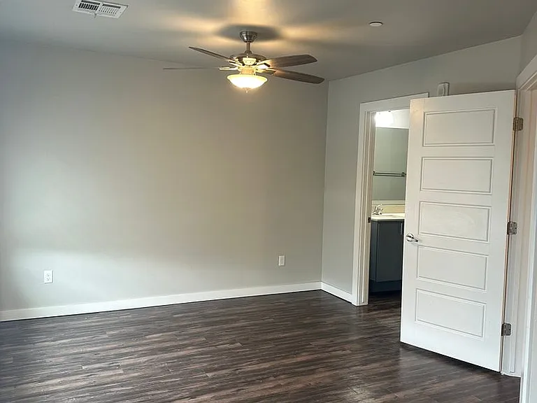 750 SW 14th St — Photo 18