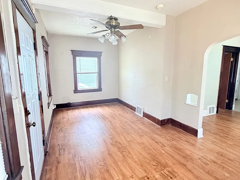 428 S Clemens Ave — Photo 3
