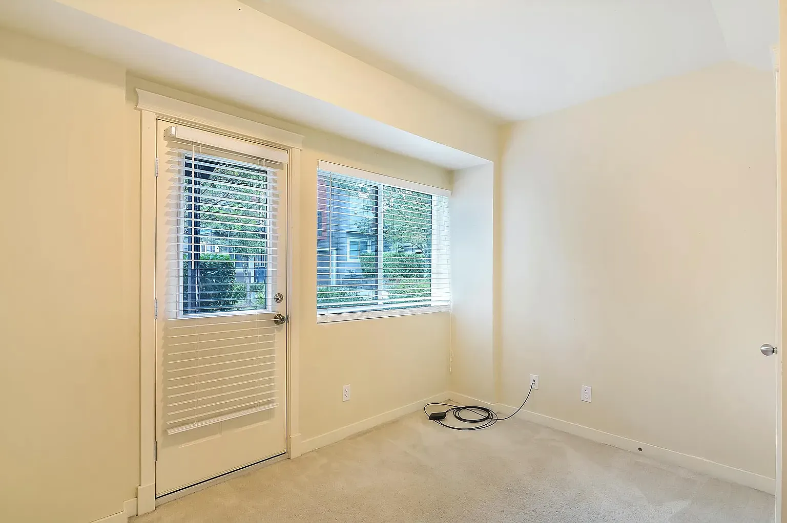 4 bed, 2.5 bath, 1590 sqft, $3,500 — Photo 4