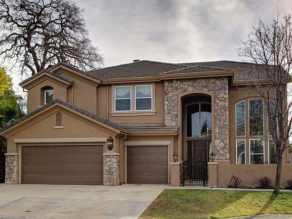 2nd image of 2220 Belvedere Cir