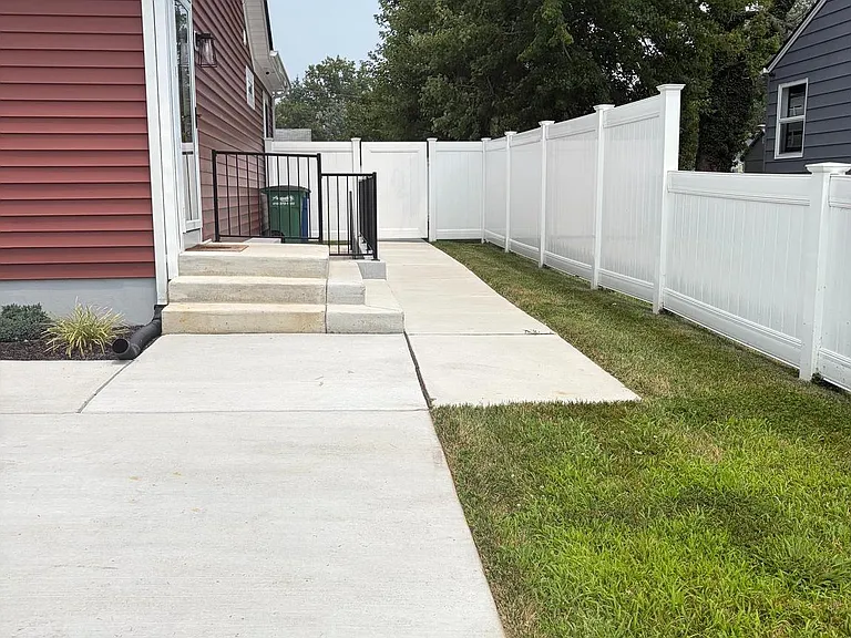 143 Bannister Ave — Photo 3