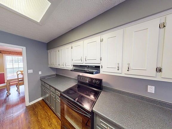 3rd image of 104 Monte Pl