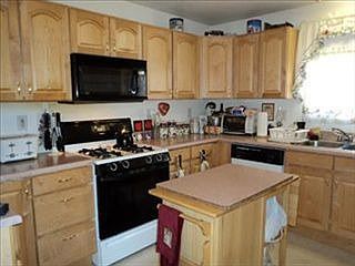 3rd image of 276 Burland Dr