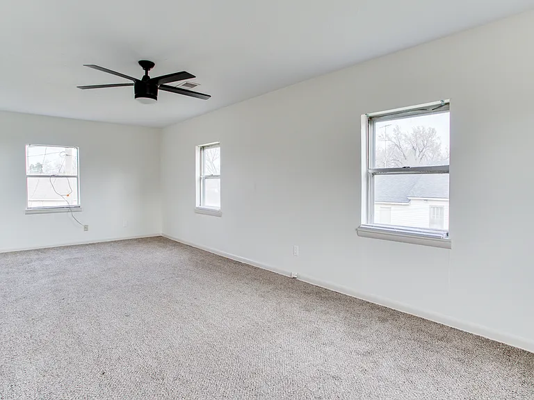 2538 Everitt Dr — Photo 11