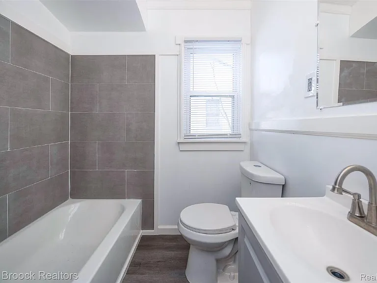20059 Bloom St — Photo 11