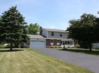 2 Battle Green Dr, Rochester, NY 14624