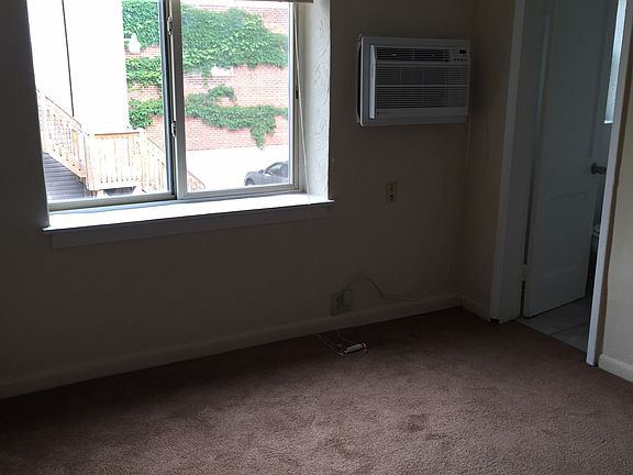 3rd image of 3405 Telford St #313